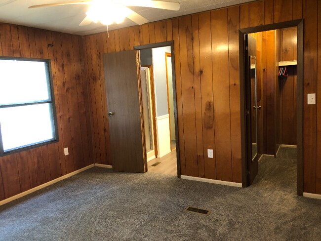 Building Photo - 3230 E Stonegate Ave