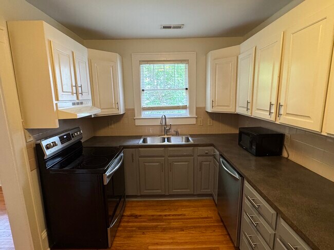 Building Photo - 526 Oakland Ave