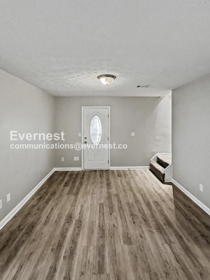 Building Photo - 800 Cedar Lake Dr SE