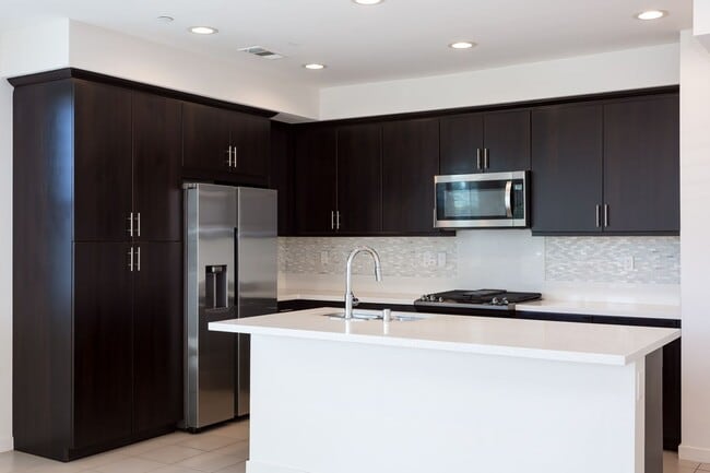 Building Photo - Beautiful Townhome at Millenia in Otay Ranch!