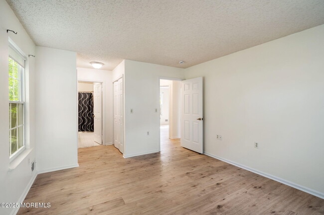 Building Photo - 7 Tamarack Ct