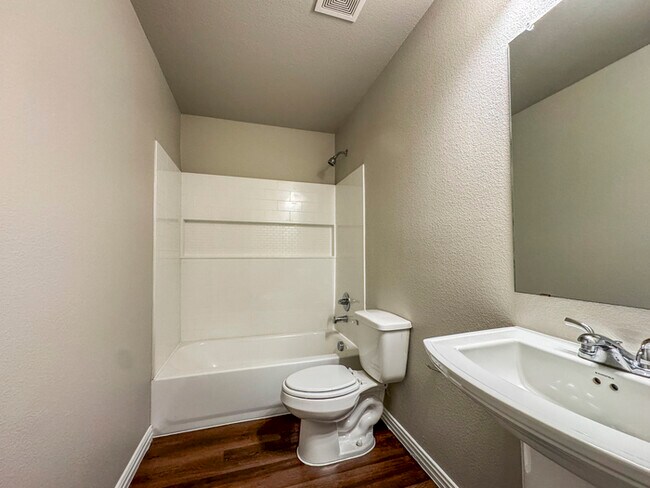 Building Photo - 2222 Echo Lake Dr