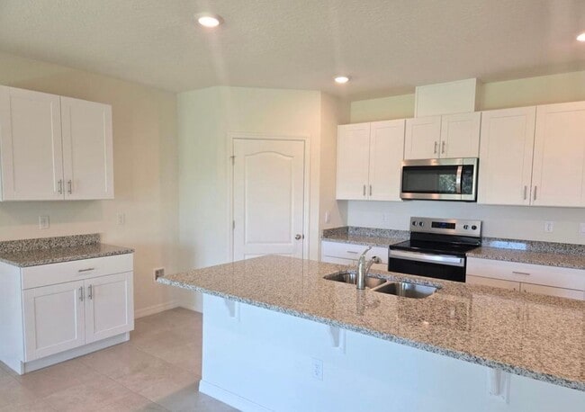 Building Photo - Beautiful 4 Bedroom in Halifax Plantation