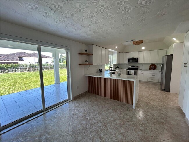 Building Photo - 6611 SW 99th Ave
