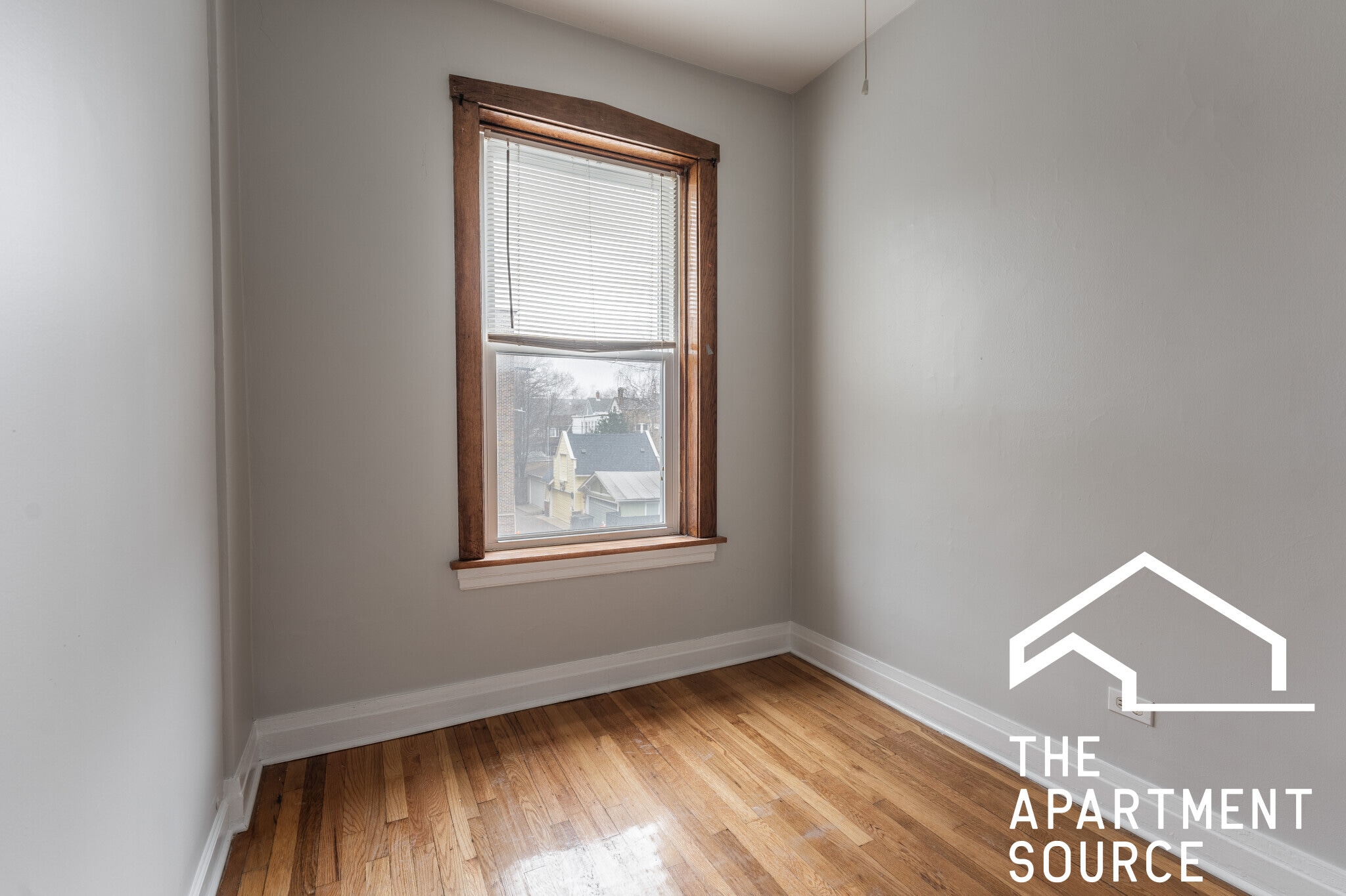 Building Photo - 1317 W Foster Ave