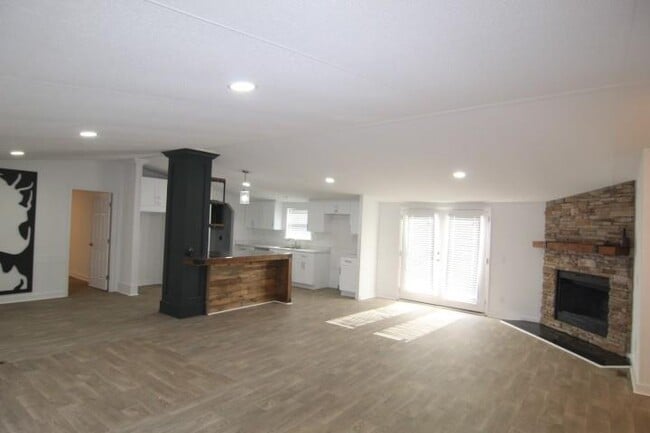 Building Photo - 2232 Dawson Forest Rd E