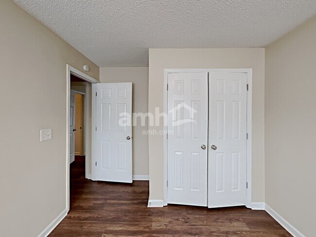 Building Photo - 209 Signet Ct