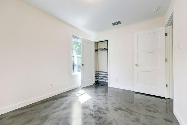 Building Photo - 3100 Ray Wood Dr
