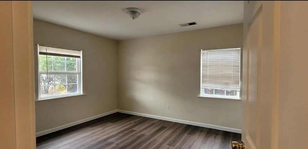 Building Photo - 809 Badgley Dr