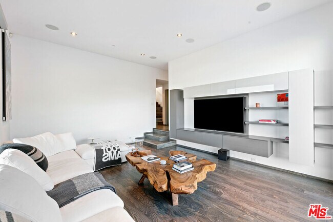 Building Photo - 21766 Azurelee Dr