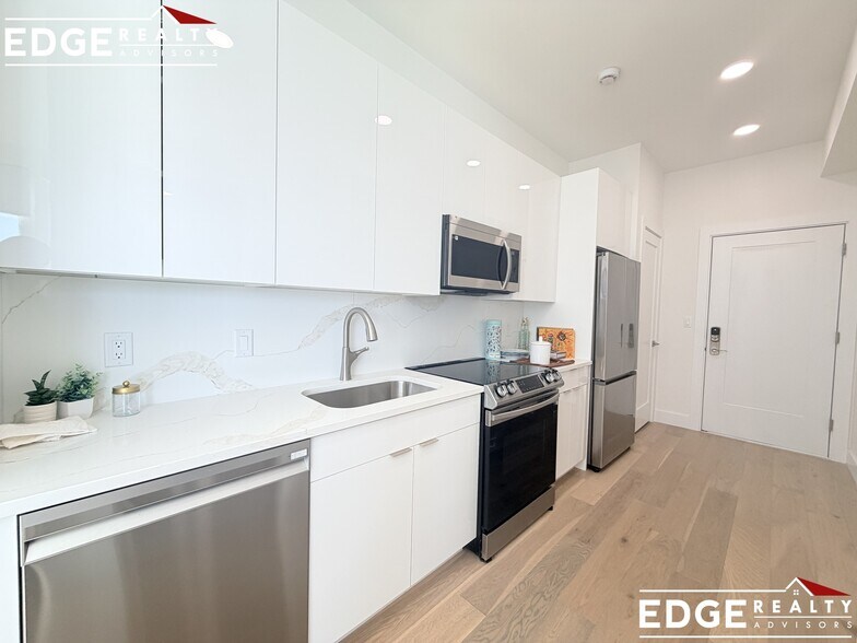 Building Photo - 58 Hichborn St