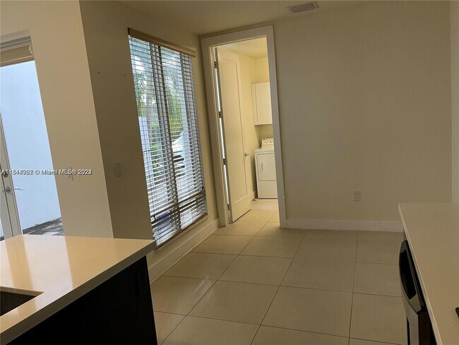 Building Photo - 6416 NW 105th Pl