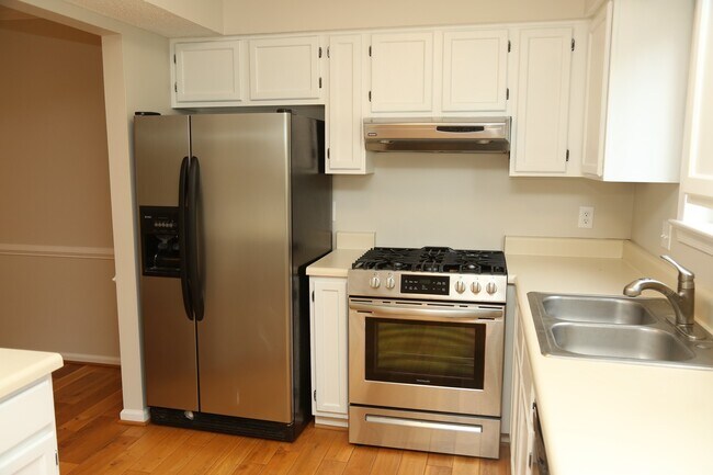 Building Photo - 3 Bedroom Townhouse in Minor Hill