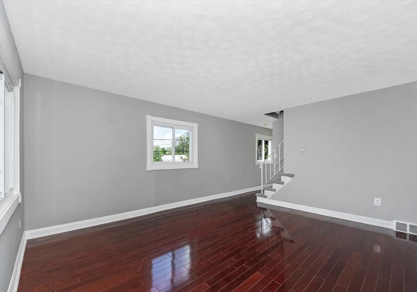 Building Photo - 2100 Ashburton St