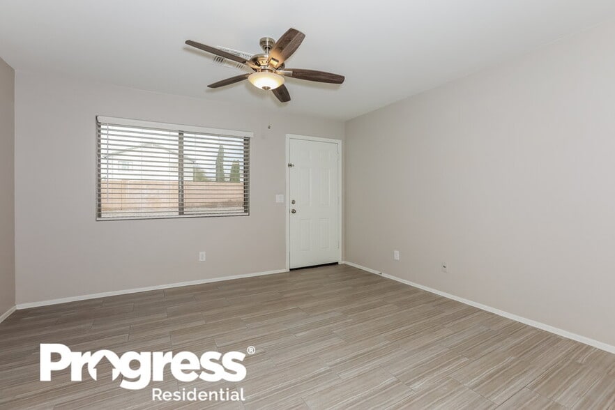 Building Photo - 1718 E Daniella Dr