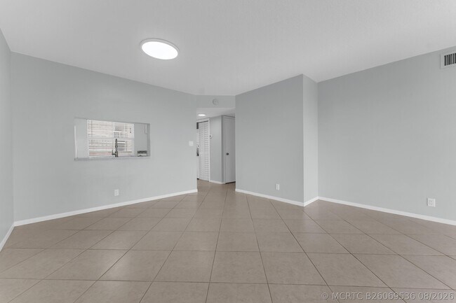 Building Photo - 931 Gardenia Dr