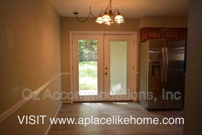 Building Photo - 8503 Sarah Ln