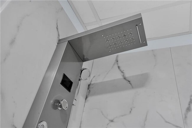 Building Photo - 135 Illinois St