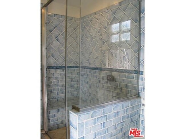 Building Photo - Sherman Oaks Traditional