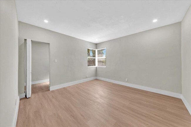 Building Photo - 5324 NW 1st Ave