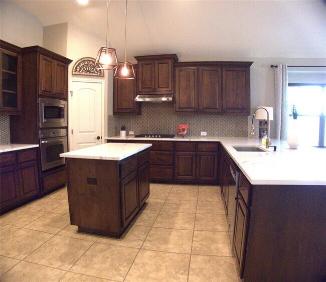 Building Photo - 14400 Senia Bend