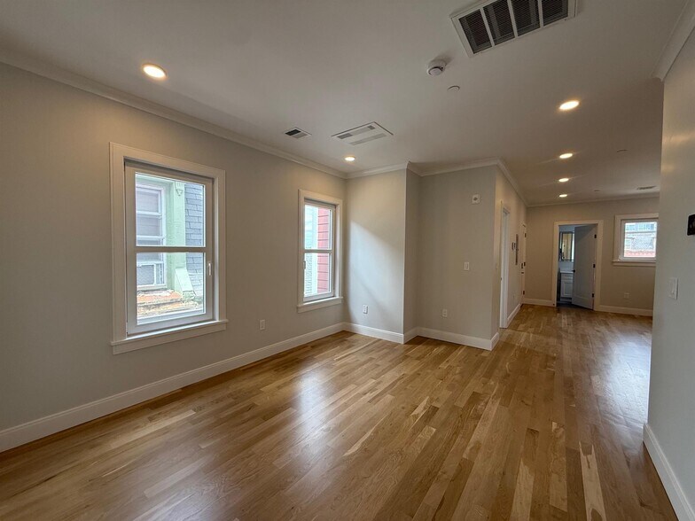 Building Photo - 37 Gore St