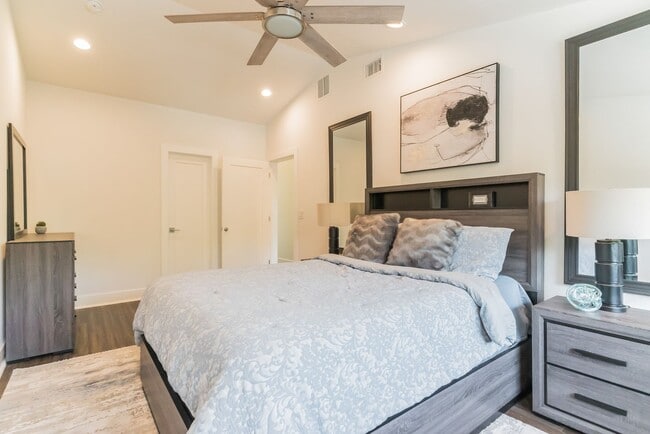 Building Photo - TX-AUS-113DEN