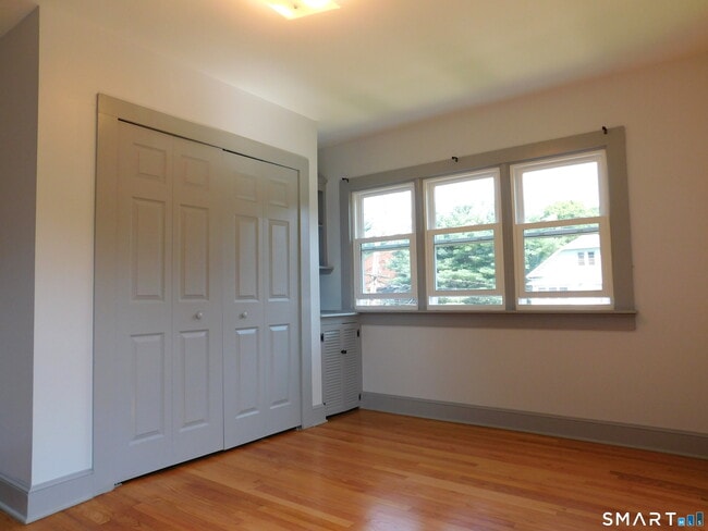 Building Photo - 264 Broad St