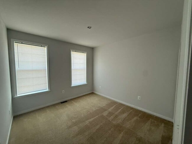 Building Photo - 5912 Whitehurst Ln