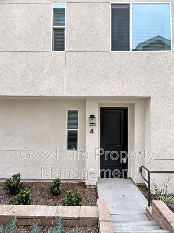 Building Photo - 820 Makani St