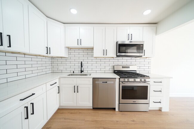 Building Photo - 621 Breakers Point