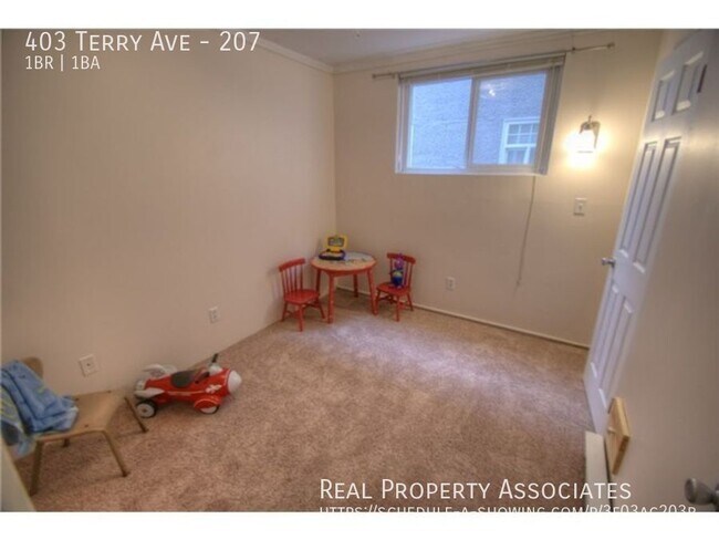 Building Photo - 403 Terry Ave