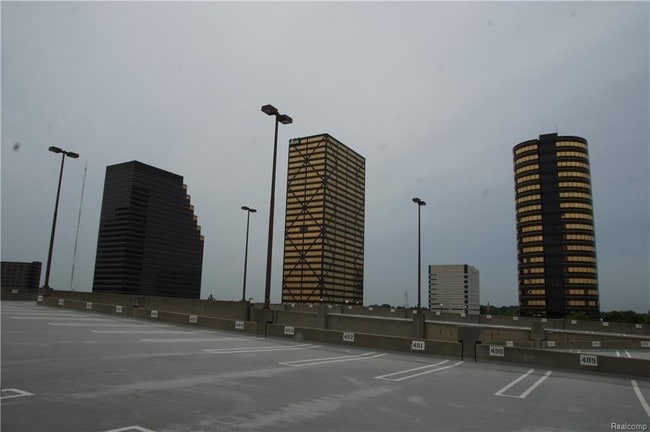 Building Photo - 5000 Town Center