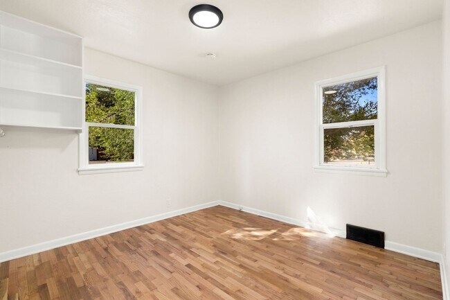 Building Photo - Stunning Fully Remodeled 3-Bedroom Home with Fenced Yard