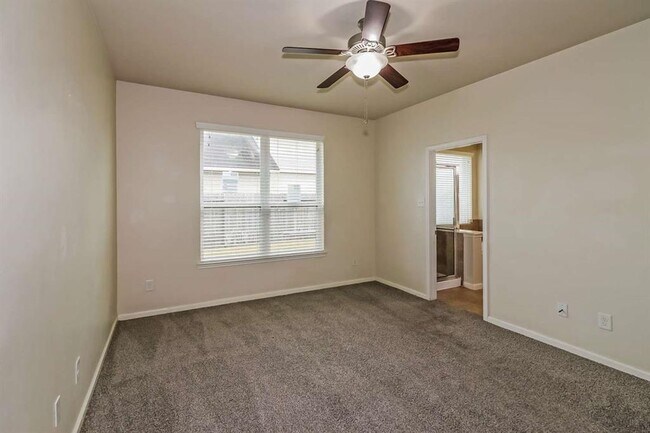 Building Photo - 3434 Tulip Trace Dr