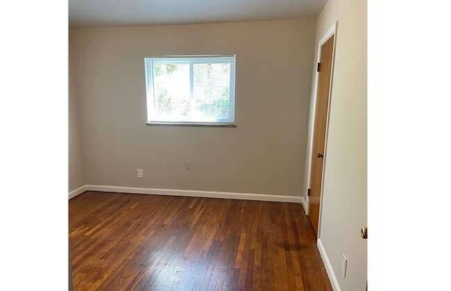Building Photo - 510 Lowell Ave