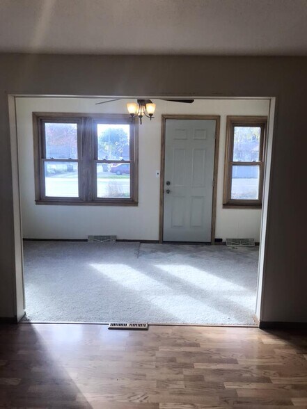 Building Photo - 9008 93rd Ave N