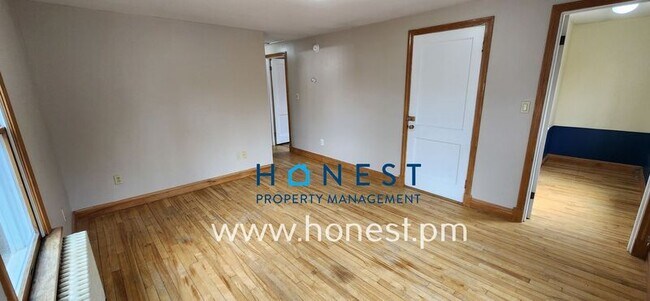 Building Photo - 4 Pierce St