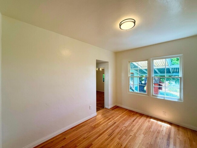 Building Photo - Welcome to Pacific Beach Coastal Living – 3BR/2BA Home