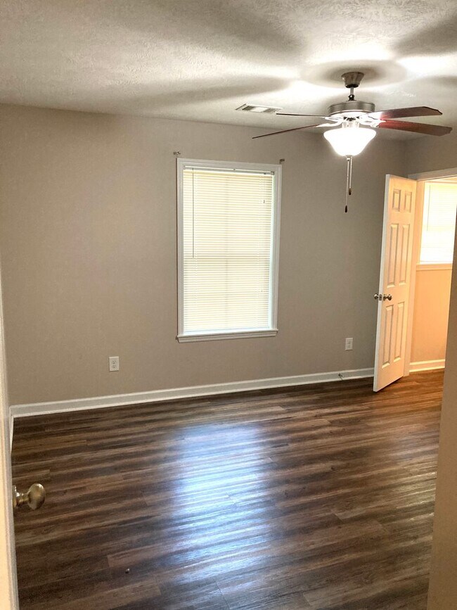 Building Photo - Charming 3 bed, 3 bath Home in Prime Augusta Location