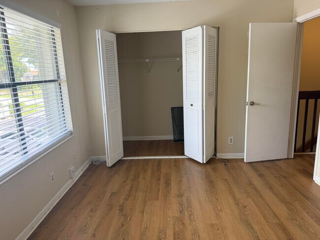 Building Photo - 778 Hill Dr