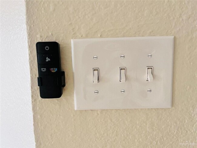 Building Photo - 16 Tulip Ave