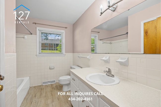 Building Photo - Spacious 4-Bedroom Home with Dual Kitchens...