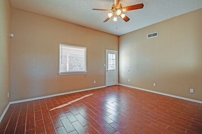 Building Photo - Gorgeous and Spacious Eastside Home for Rent with Refrigerated Air!