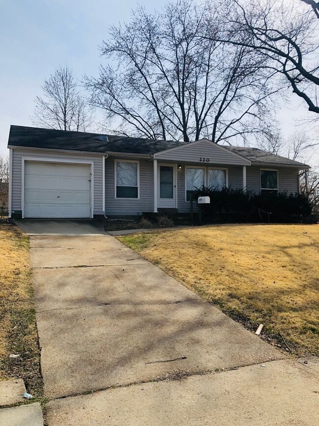 Building Photo - Three bedroom Home for Rent - Florissant