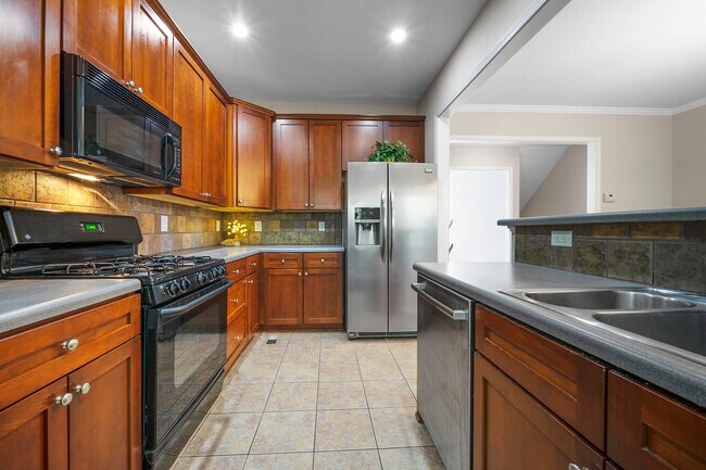 Building Photo - 3305 Chastain Gardens Dr NW