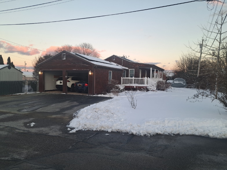 Primary Photo - 51 Jo Anne Ave