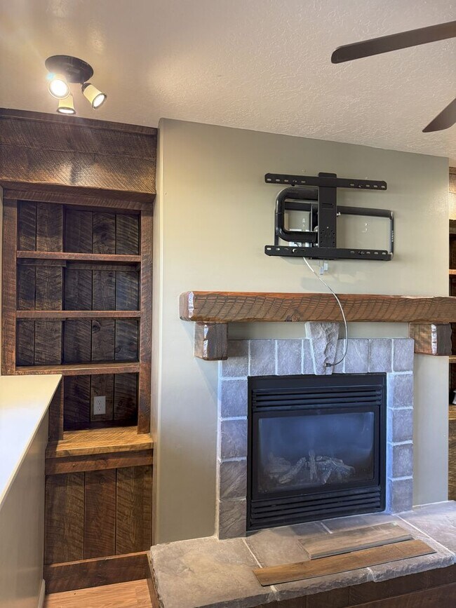 Building Photo - Your Perfect 5-Bedroom Retreat in Harrisvi...