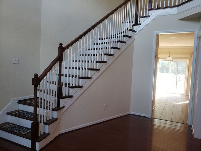 Building Photo - WOODBRIDGE POINTE