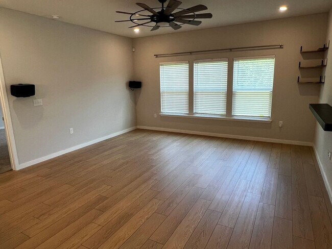Building Photo - 3BR/2BA Home for Rent: Available Immediately